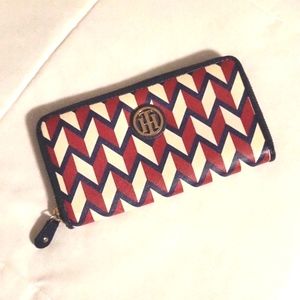 Tommy Hilfiger zip clutch wallet